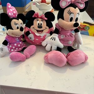 Pink Minnie mouses